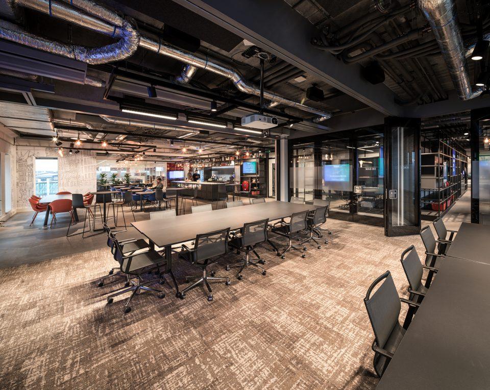 Interieur kantoor met meubels