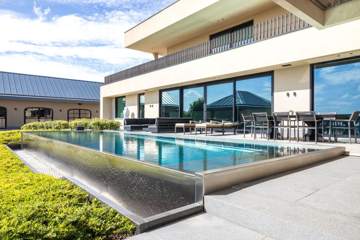 inox infinity pool