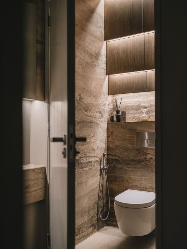 luxe toilet