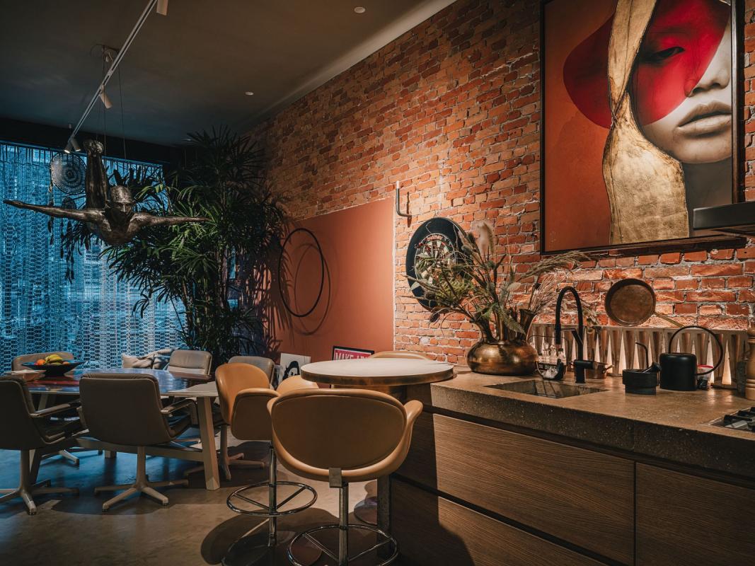 luxe keuken inrichting met eettafel
