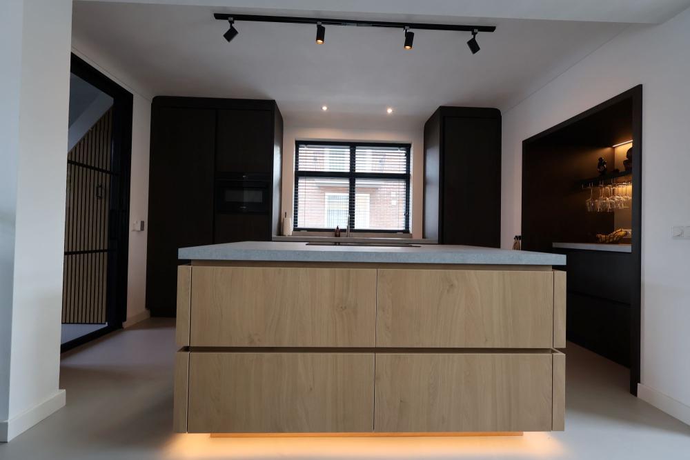 Exclusieve zwevende maatwerk keuken