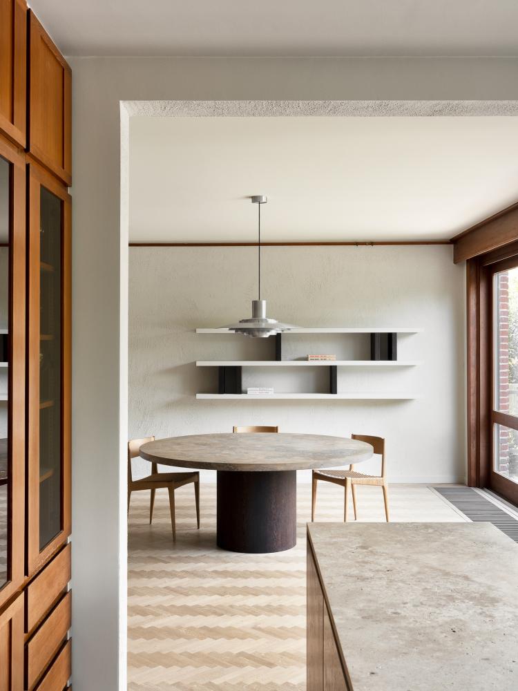 moderne eettafel met stoelen