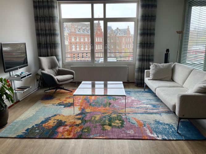 interieur met kleurrijk tapijt