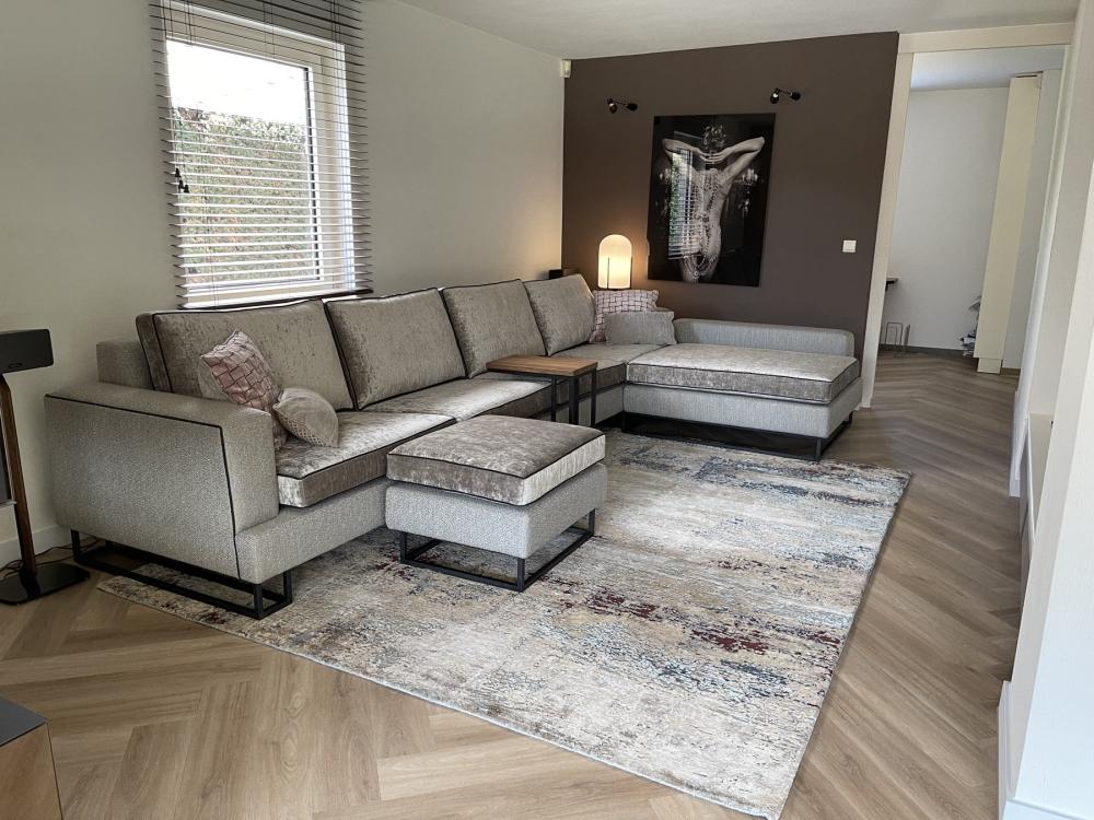 Interieur met luxe tapijt