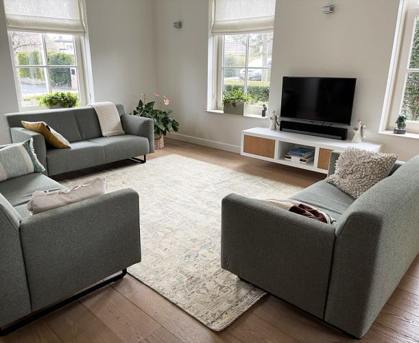 Modern interieur met vloerkleed