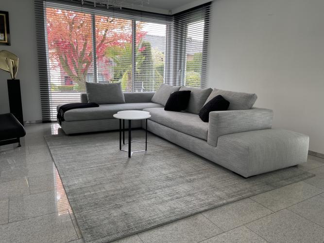 Vloerkleed in strak interieur
