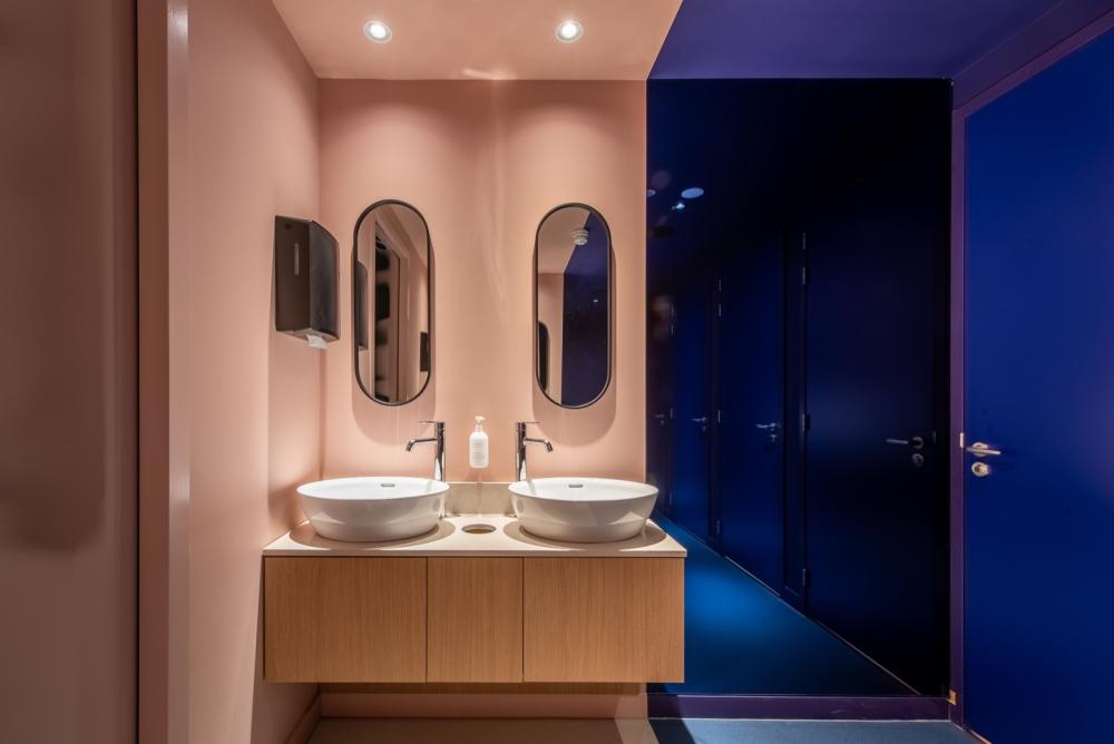 The Rebyl: van meisjesschool naar een stijlvol 4-sterrenhotel door Apto Architects