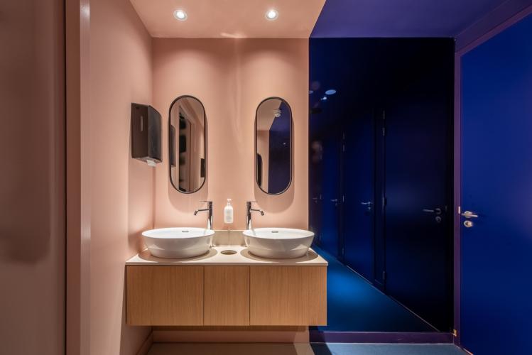 The Rebyl: van meisjesschool naar een stijlvol 4-sterrenhotel door Apto Architects