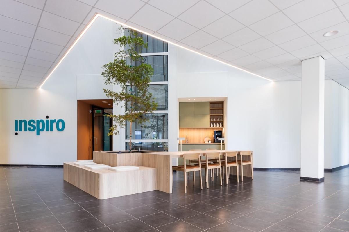 bedrijfshal met luxe interieur