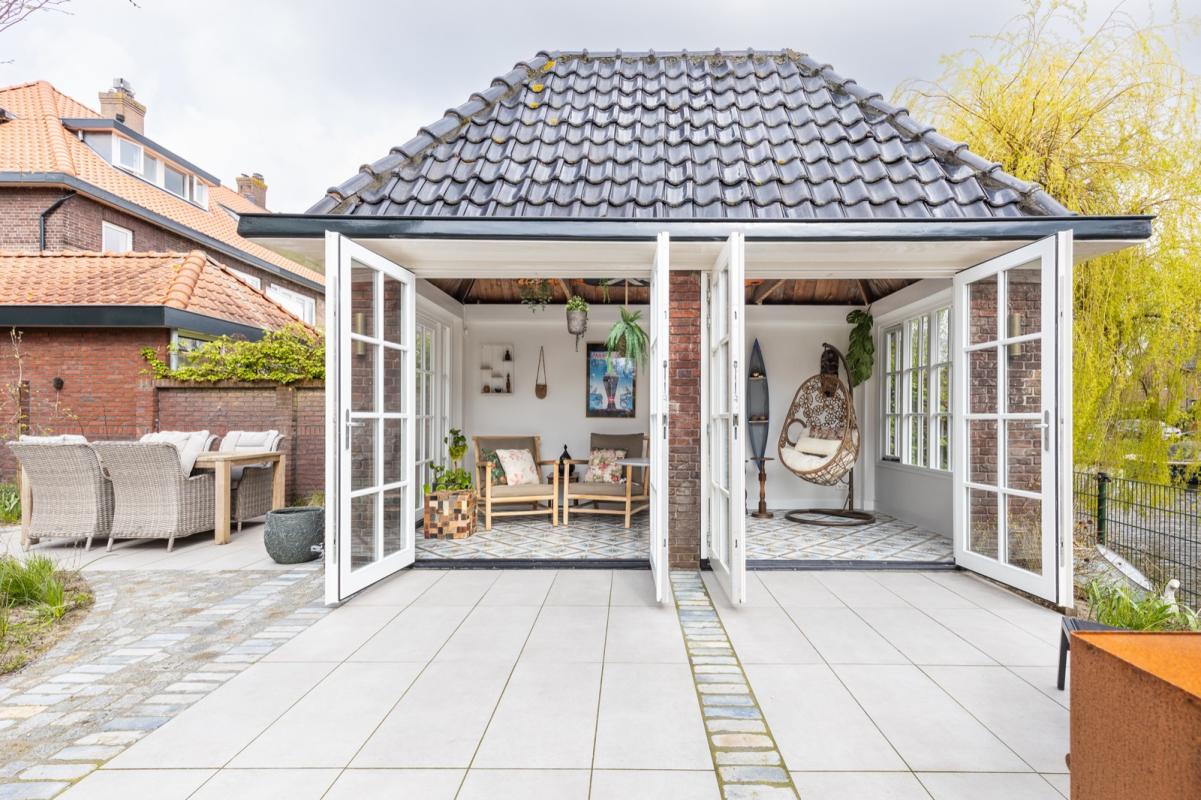 luxe bijgebouw in tuin