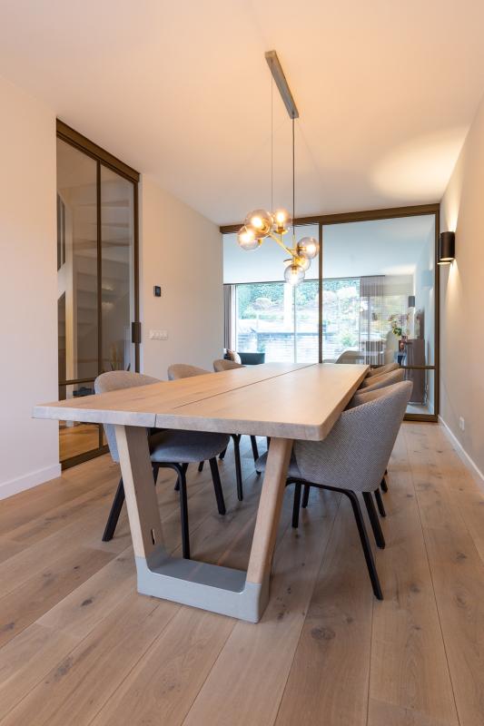 luxe eettafel met stoelen