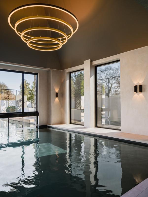 luxe binnenzwembad