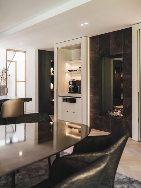 luxe eettafel met stoelen