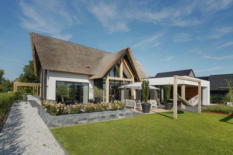 Landelijk moderne villa in Nieuwendijk