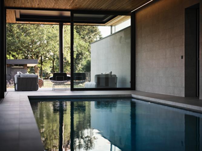 Luxe overkapping met louvredak