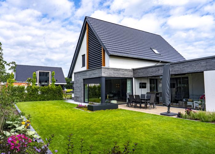 Nieuwbouw woning met louvre panelen project Losser