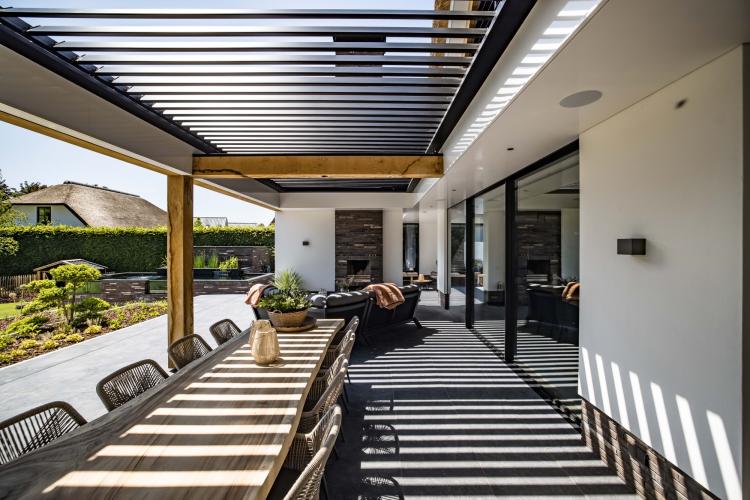 Overkapping met louvredak project Angeren