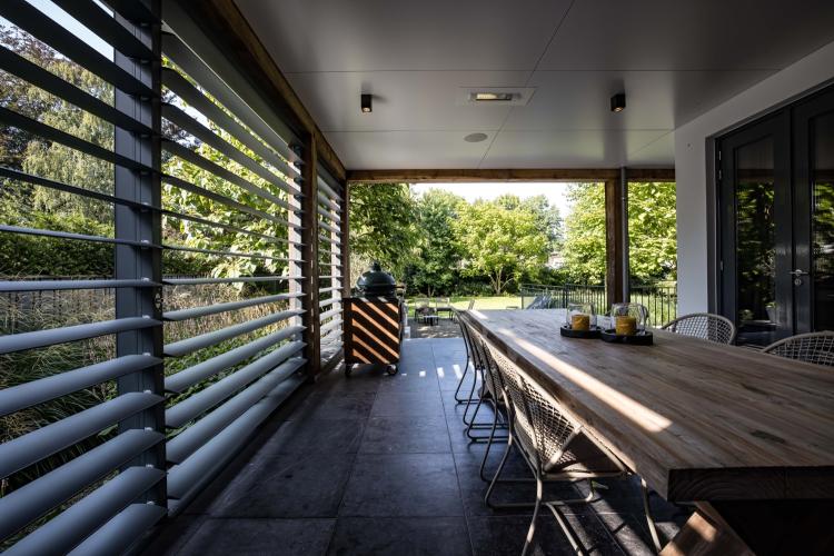 Veranda met louvre panelen project Oisterwijk