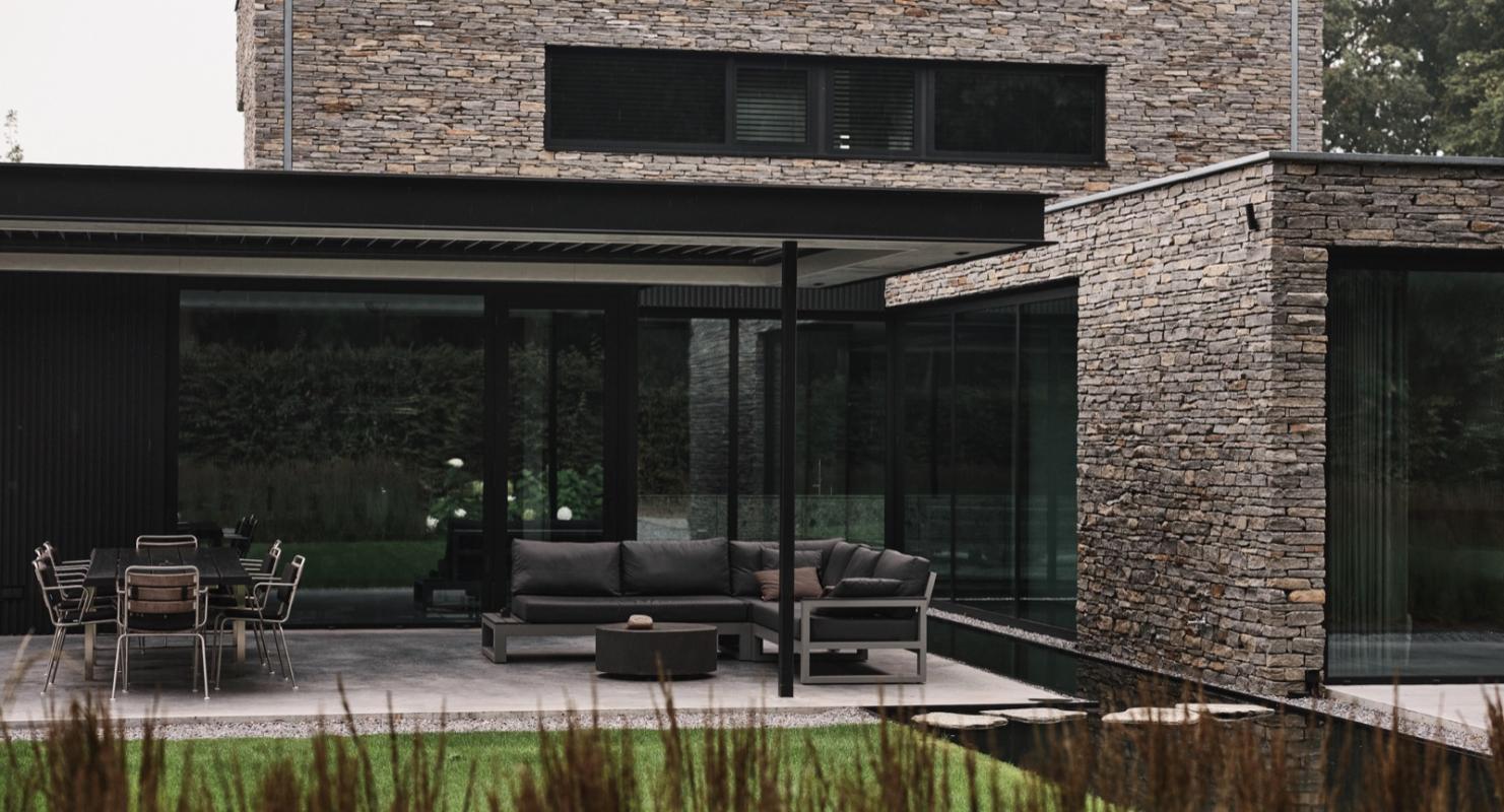 villa met luxe terrasoverkapping