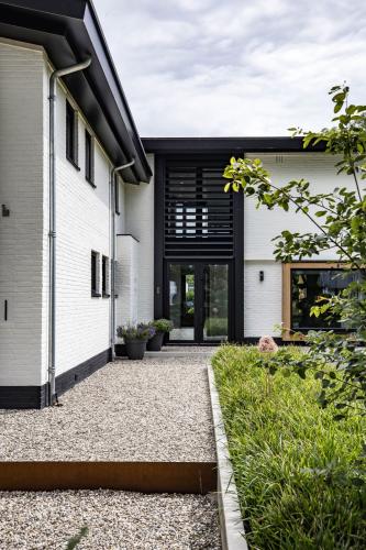 Villa Overijssel met recht louvrepaneel