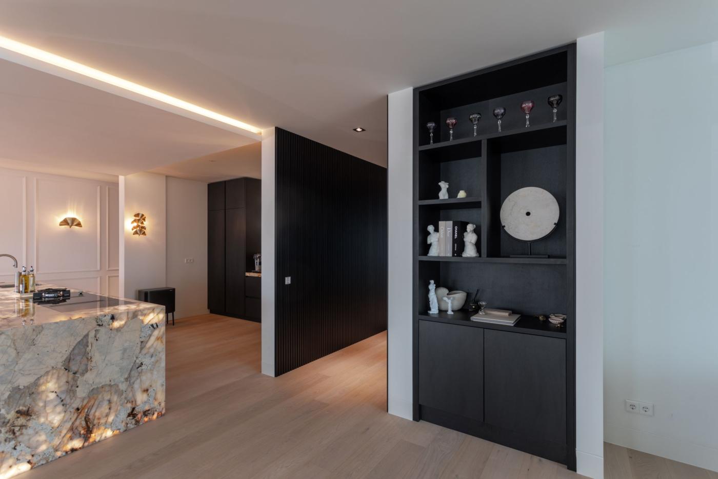 Hotelchique keuken met verlicht marmer | Best Interiors