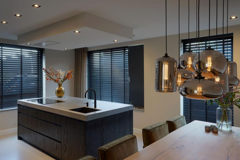 Sfeervol interieur met luxe verlichting