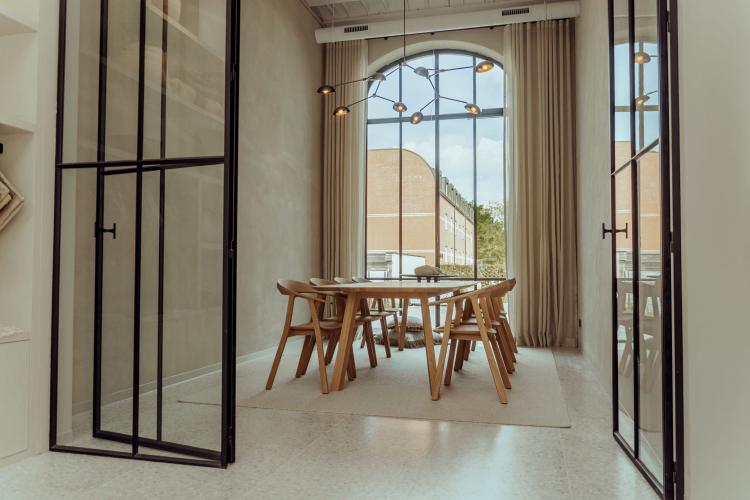 Luxe interieur Studio Renès met exclusieve wandafwerking