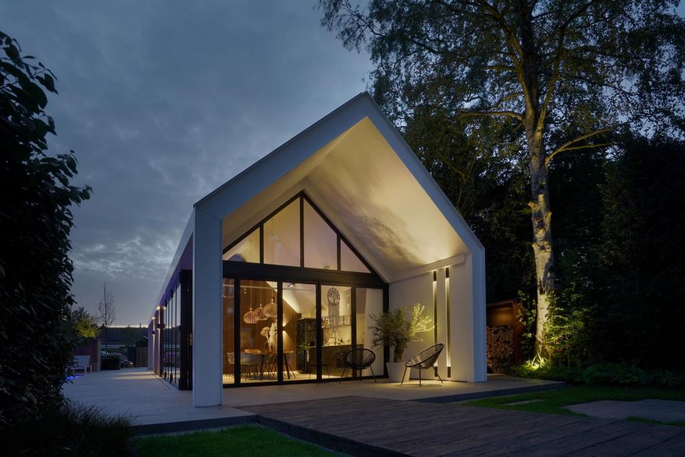 Luxe villa met designverlichting