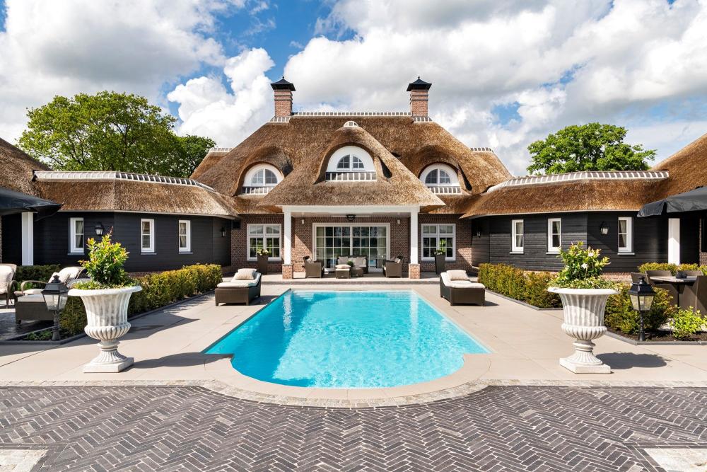 Exterieur tijdloze elegantie in deze prachtige familie villa