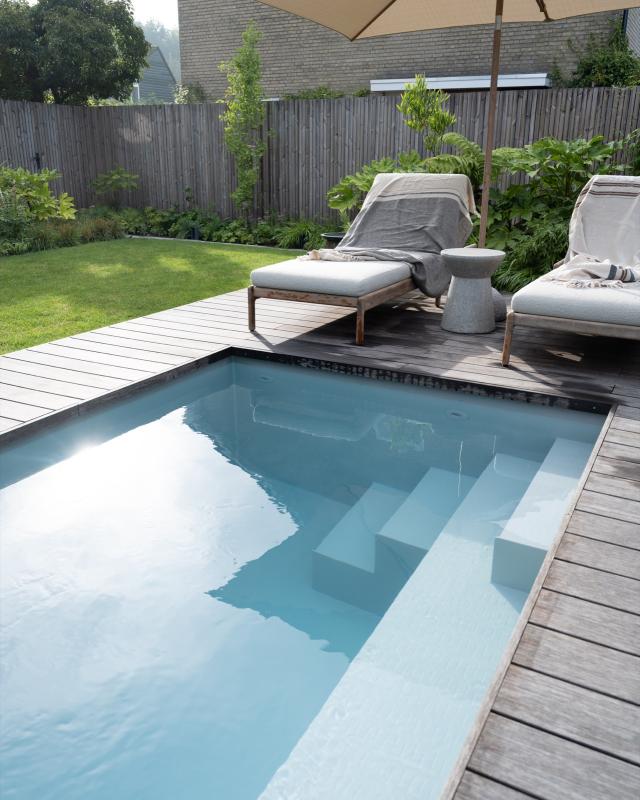 luxe zwembad in tuin