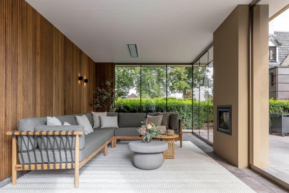 Villatuin in Lunteren met exclusieve tuinmeubels