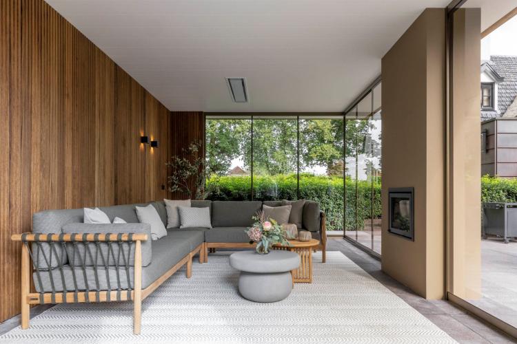 Villatuin in Lunteren met exclusieve tuinmeubels