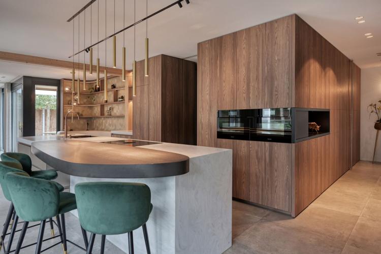 Interieurontwerp royale villa in Eindhoven met vloeiende contrasten en harmonieuze sfeerovergangen