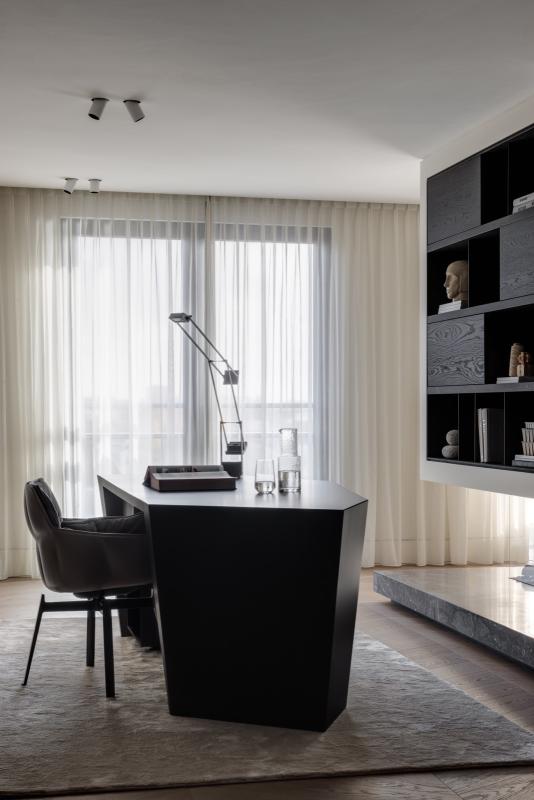 werkkamer met luxe lampen