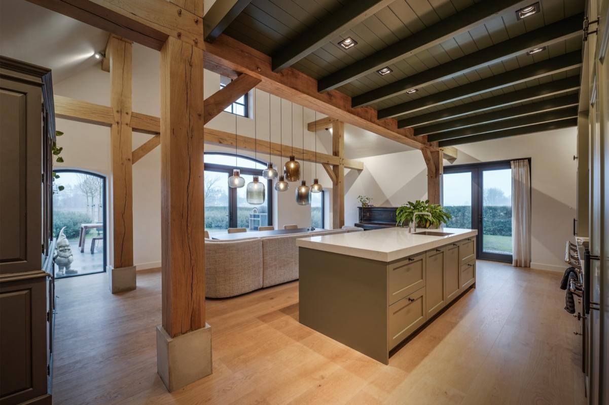 keuken met luxe verlichting