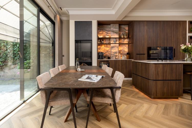 Luxe keuken met exclusieve ledverlichting