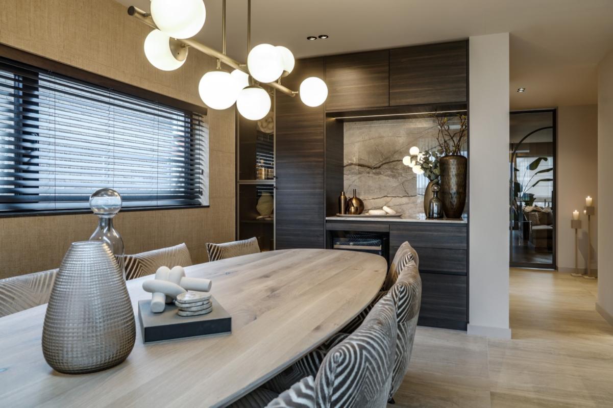 luxe eettafel met stoelen