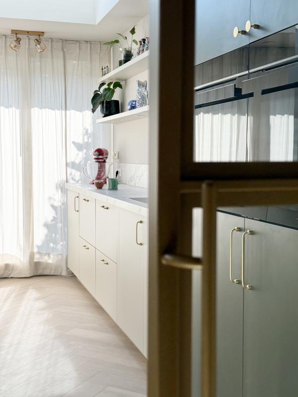 keuken met maatwerk deur