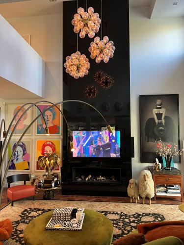 Glass TV met 65 inch Slim Design Oled