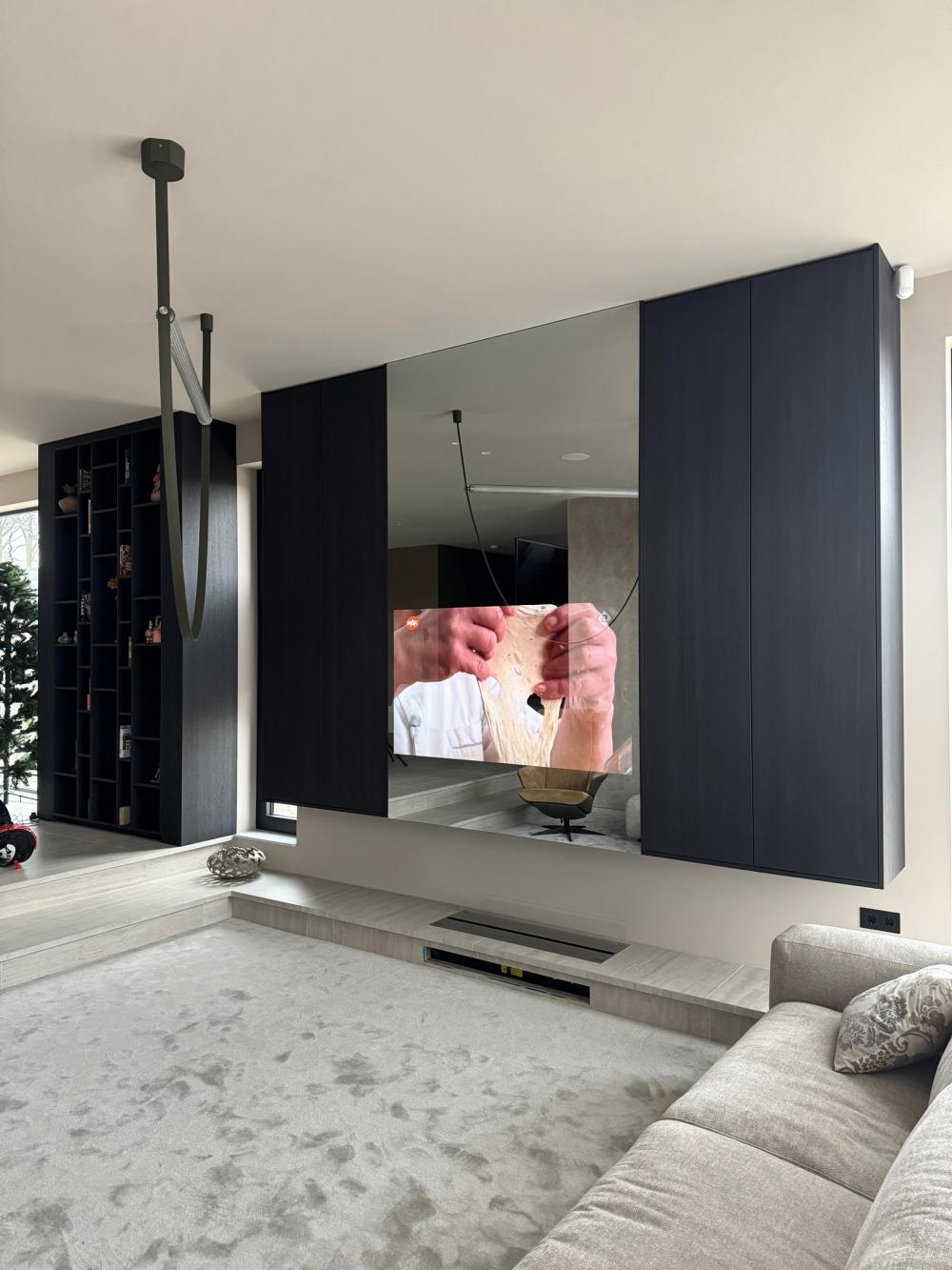 Secret Silver Mirror met een 65 inch 4K Oled