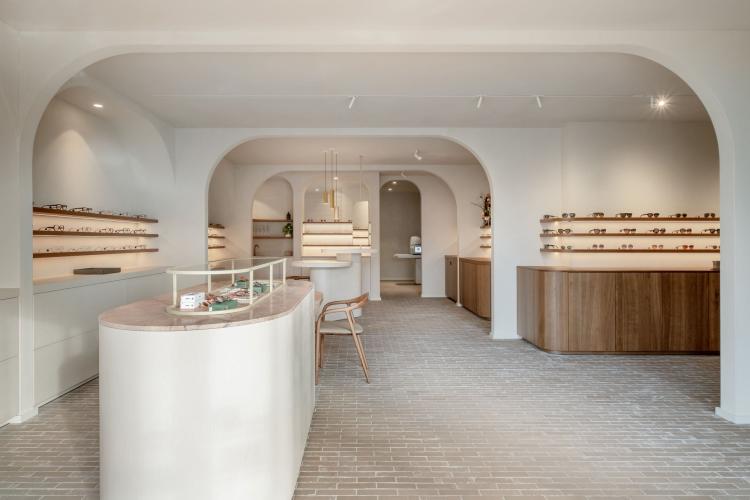 Exclusieve wandafwerking Optiek Oogwenk