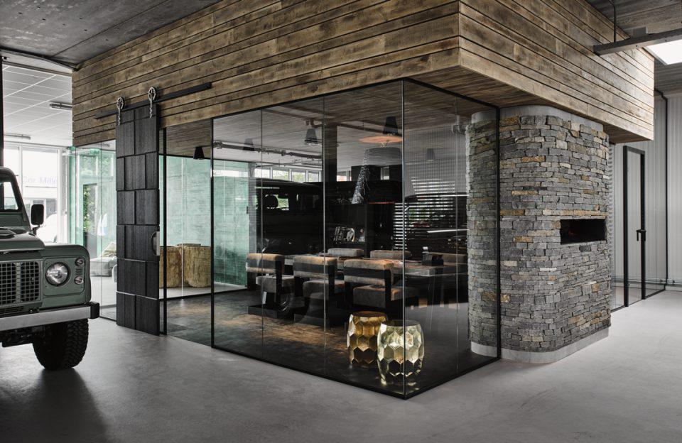 luxe kantoor in showroom