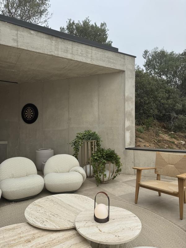 moderne tuin inrichting met veranda