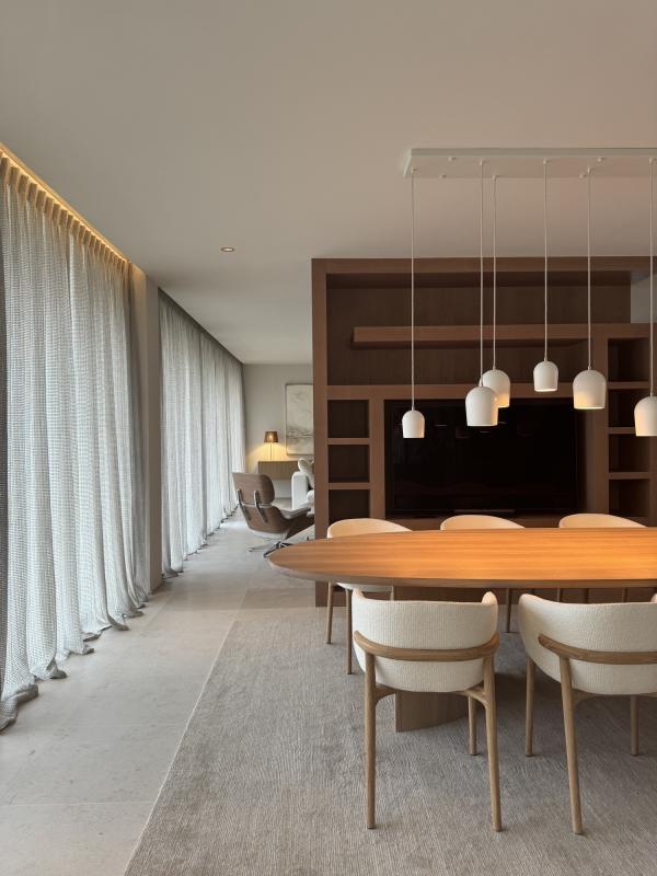 luxe eettafel met stoelen