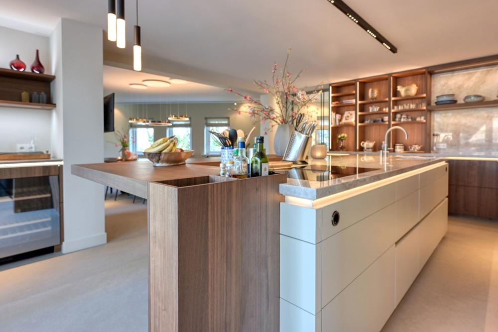 Lavasteen gietvloer in luxe woonruimte