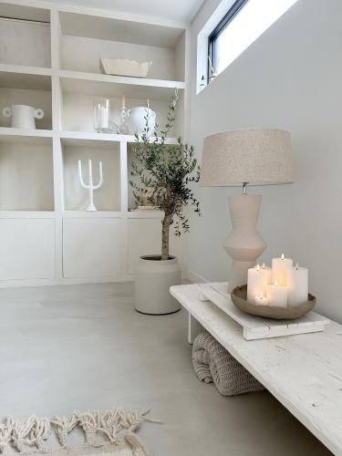 Luxe gietvloer in designinterieur