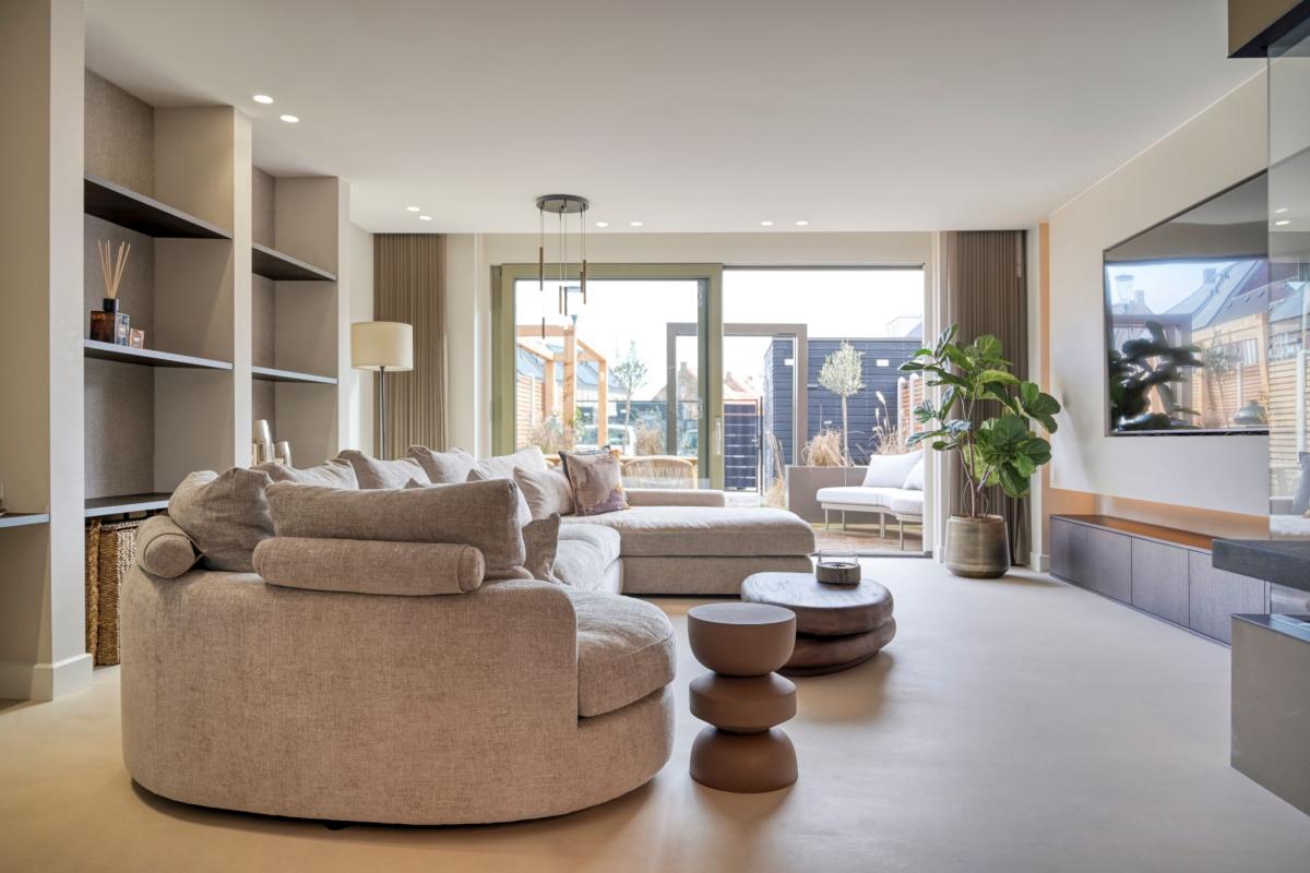 luxe woonkamer met gietvloer