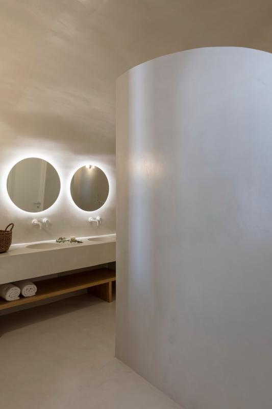 badkamer met luxe wandafwerking