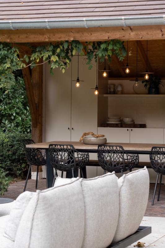 tuin met overkapping