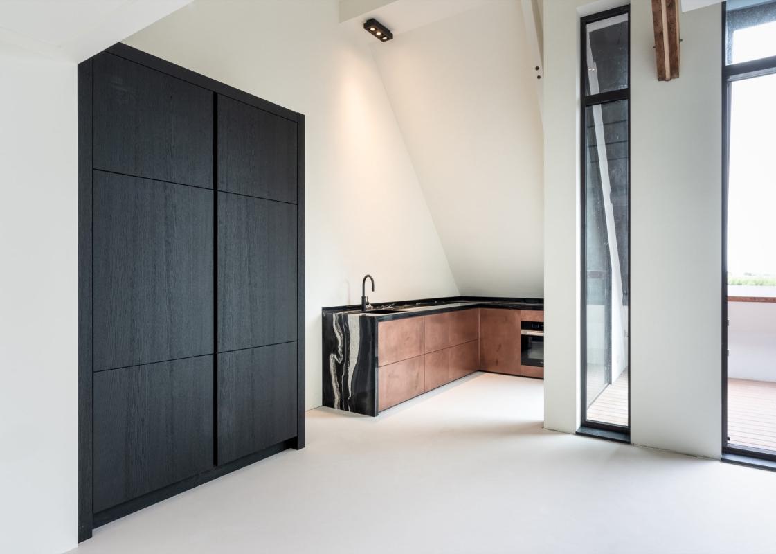 keuken met luxe wandafwerking